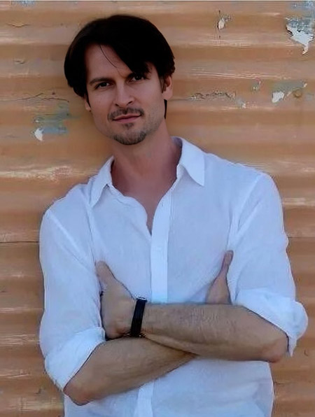 Headshot Max Stone